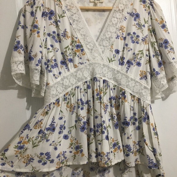 In Loom Floral Flowy Lace Top - Picture 5 of 6